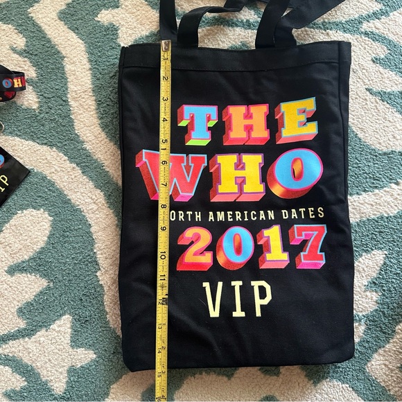 The Who Blanket and VIP items - Picture 5 of 8